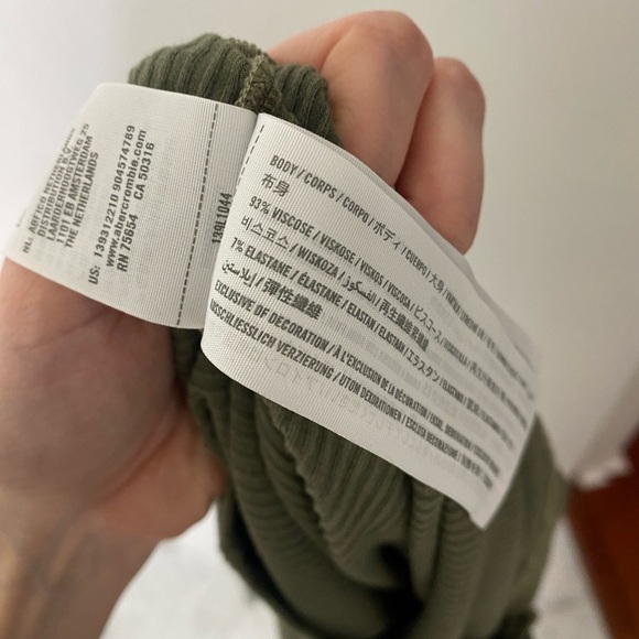 Abercrombie & Fitch olive green long sleeve ribbed crop top​ - Picture 5 of 5